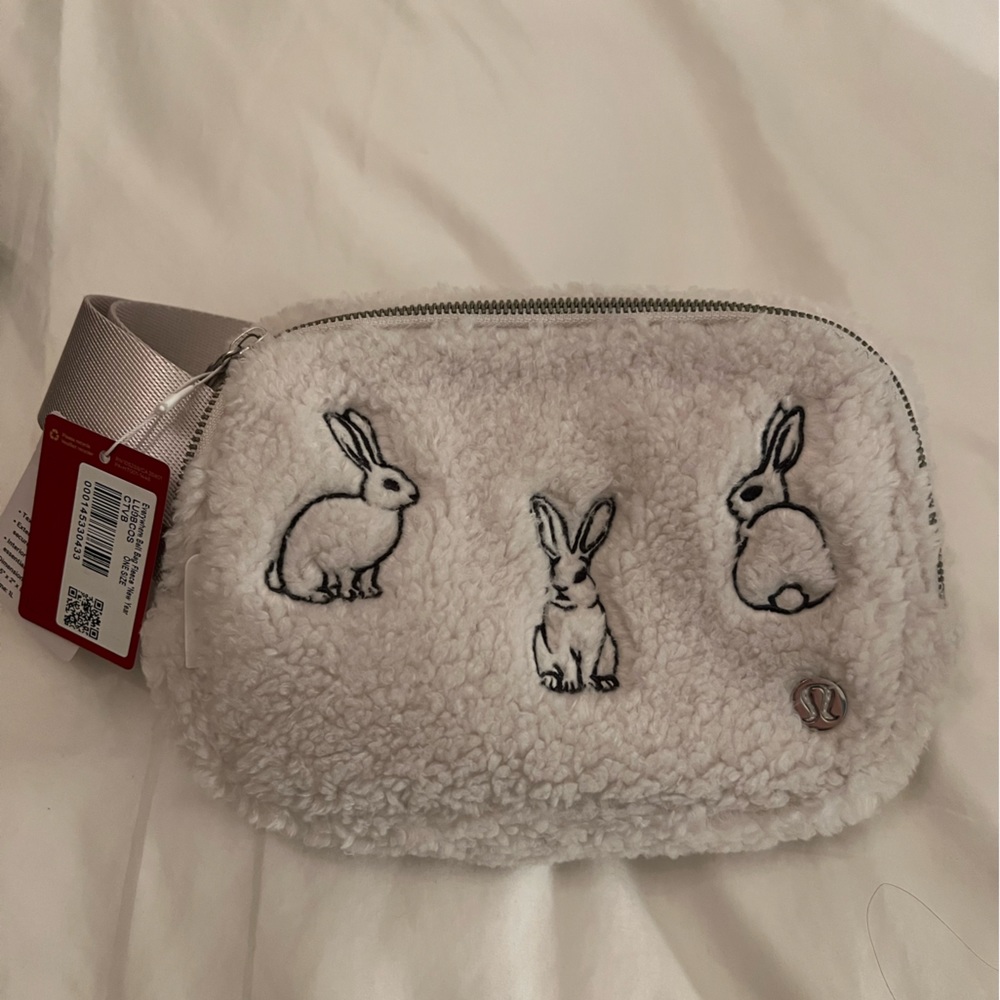 Everywhere Belt Bag - Fleece New Year